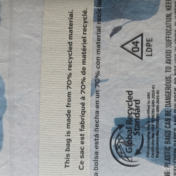 West Elm Kids Organic Crib Sheet With Blue Elephant, Retail Price $45.00US - Picture 6 of 8